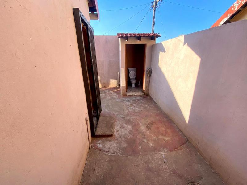 To Let 3 Bedroom Property for Rent in Mohlakeng Gauteng