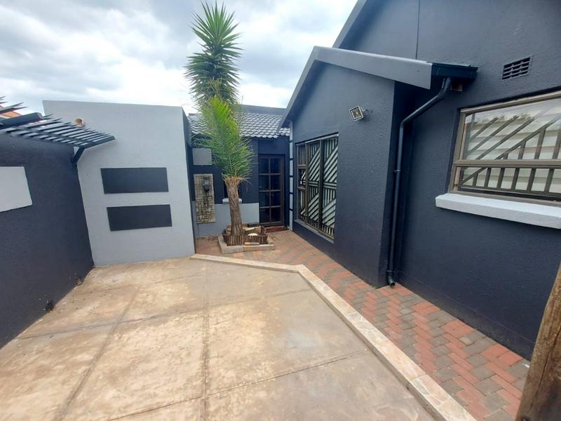 3 Bedroom Property for Sale in Protea Garden Gauteng