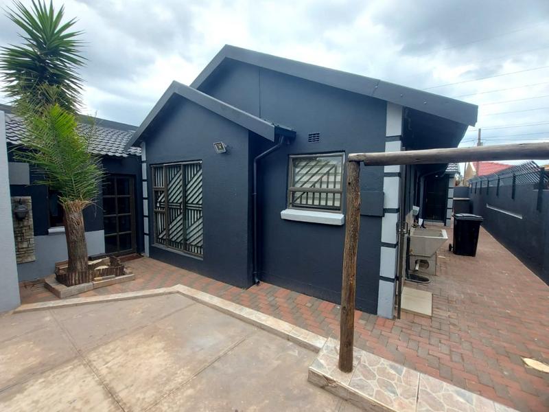 3 Bedroom Property for Sale in Protea Garden Gauteng