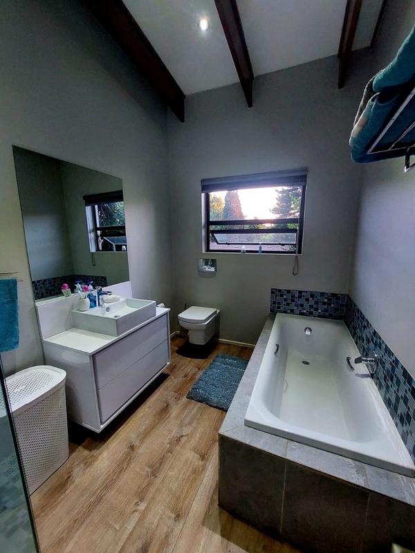 To Let 1 Bedroom Property for Rent in Bedfordview Gauteng