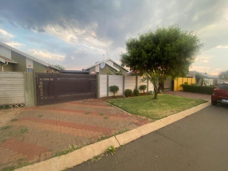 3 Bedroom Property for Sale in Sky City Gauteng