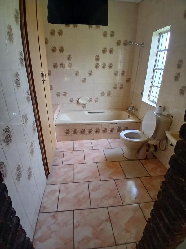 5 Bedroom Property for Sale in Casseldale Gauteng