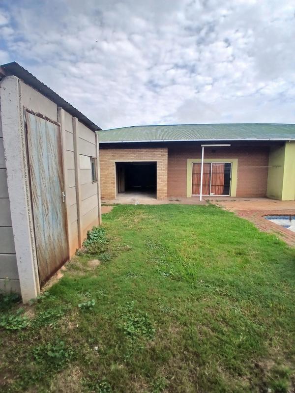 5 Bedroom Property for Sale in Casseldale Gauteng