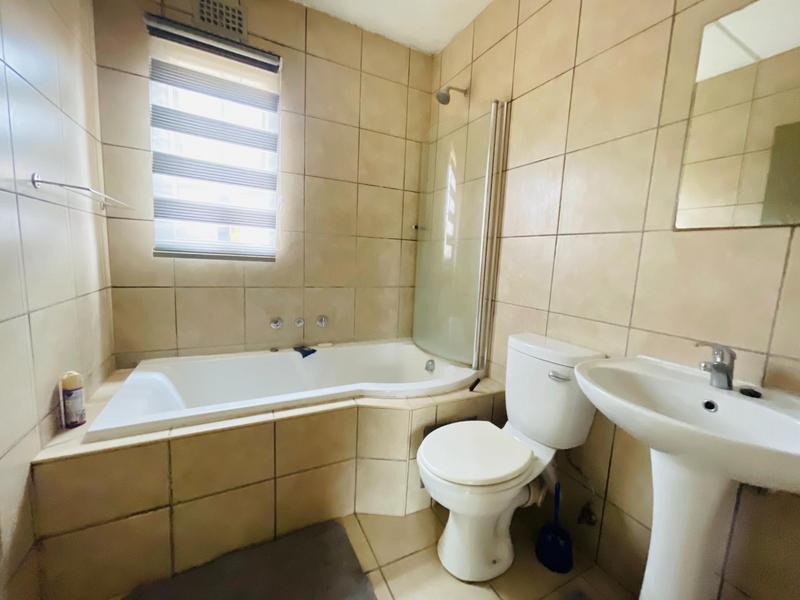 2 Bedroom Property for Sale in Olifantsvlei Gauteng