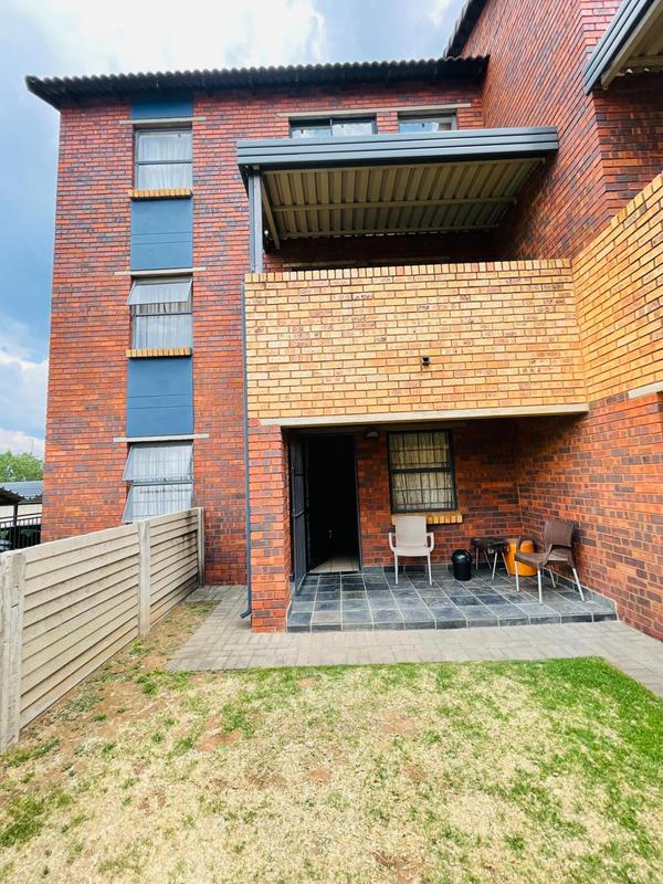 2 Bedroom Property for Sale in Olifantsvlei Gauteng