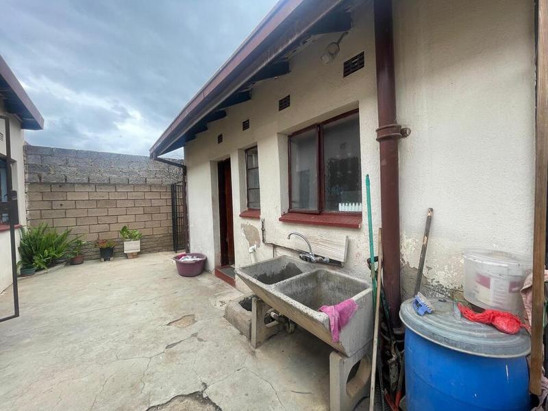 To Let 2 Bedroom Property for Rent in Meadowlands Gauteng