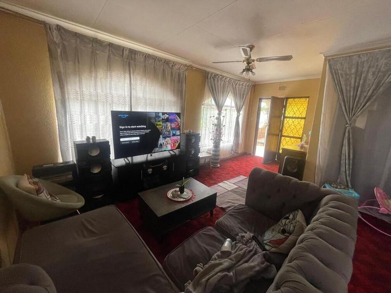To Let 2 Bedroom Property for Rent in Meadowlands Gauteng