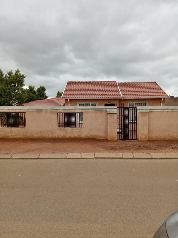 2 Bedroom Property for Sale in Protea Glen Gauteng