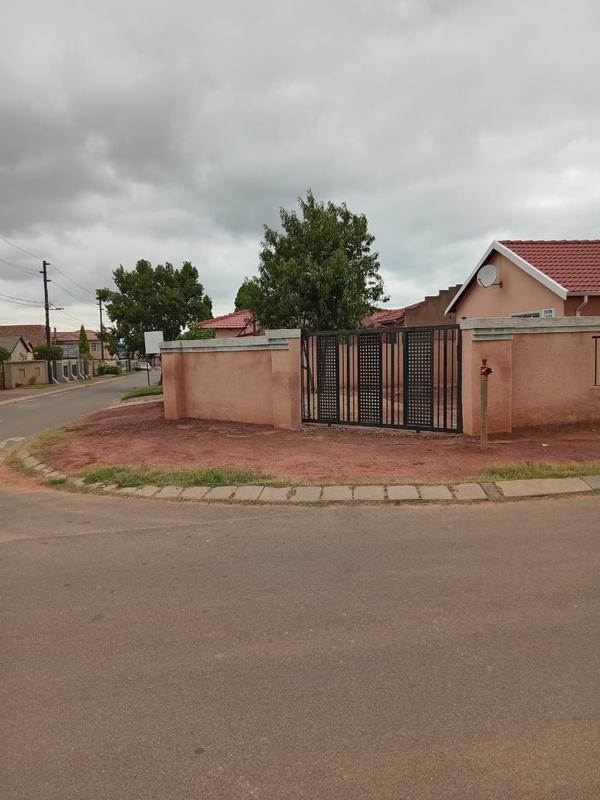 2 Bedroom Property for Sale in Protea Glen Gauteng