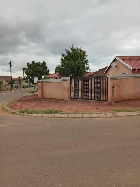 2 Bedroom Property for Sale in Protea Glen Gauteng