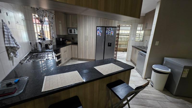 4 Bedroom Property for Sale in Doornpoort Gauteng