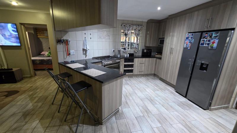 4 Bedroom Property for Sale in Doornpoort Gauteng