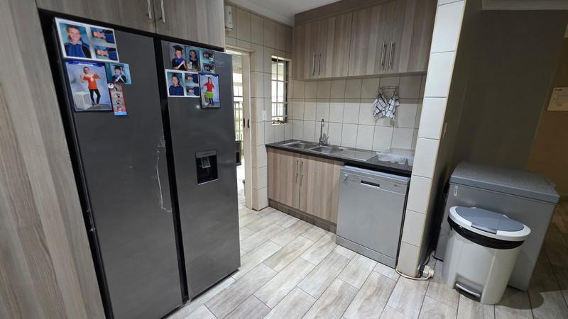 4 Bedroom Property for Sale in Doornpoort Gauteng