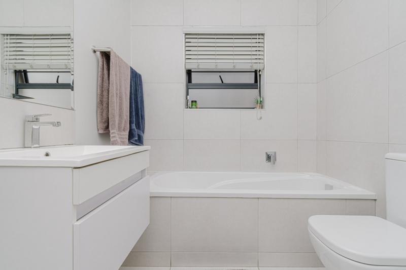 2 Bedroom Property for Sale in Beverley Gauteng