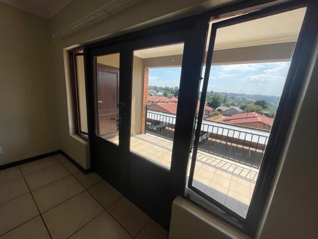 To Let 2 Bedroom Property for Rent in Wilro Park Gauteng