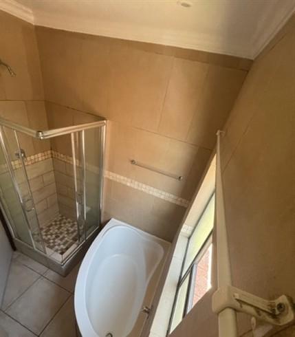 To Let 2 Bedroom Property for Rent in Wilro Park Gauteng