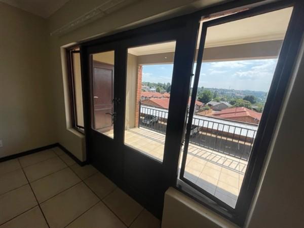 To Let 2 Bedroom Property for Rent in Wilro Park Gauteng