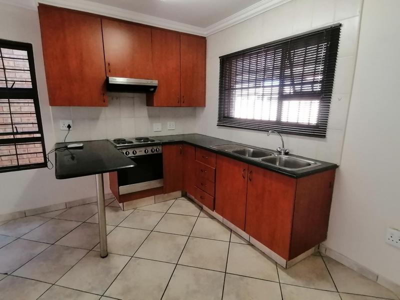 To Let 2 Bedroom Property for Rent in Sonneveld Gauteng