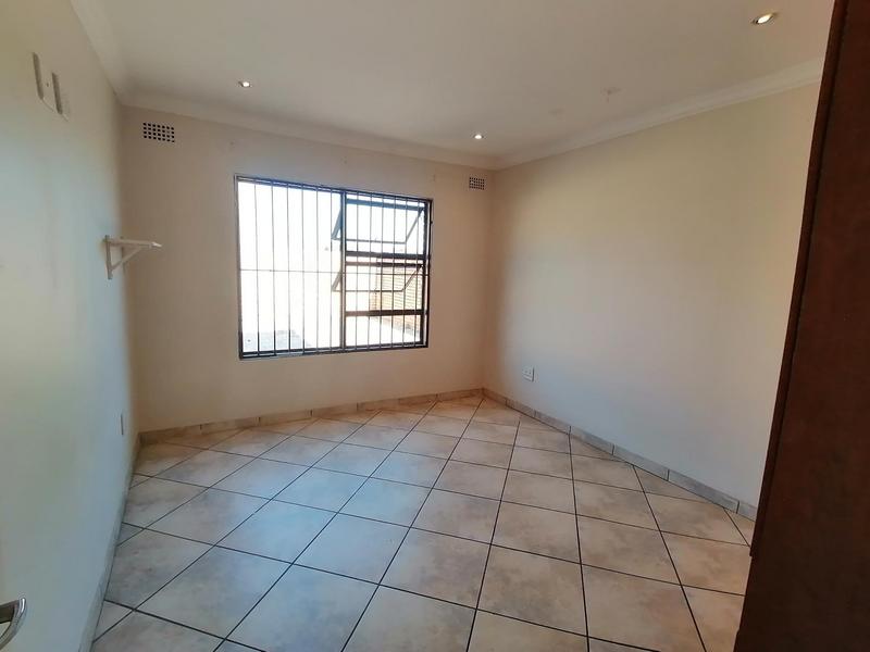 To Let 2 Bedroom Property for Rent in Sonneveld Gauteng