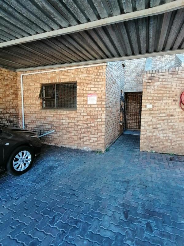 To Let 2 Bedroom Property for Rent in Sonneveld Gauteng