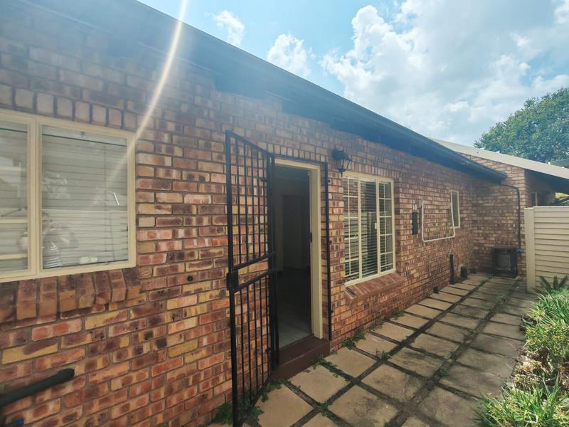 2 Bedroom Property for Sale in Rooihuiskraal North Gauteng