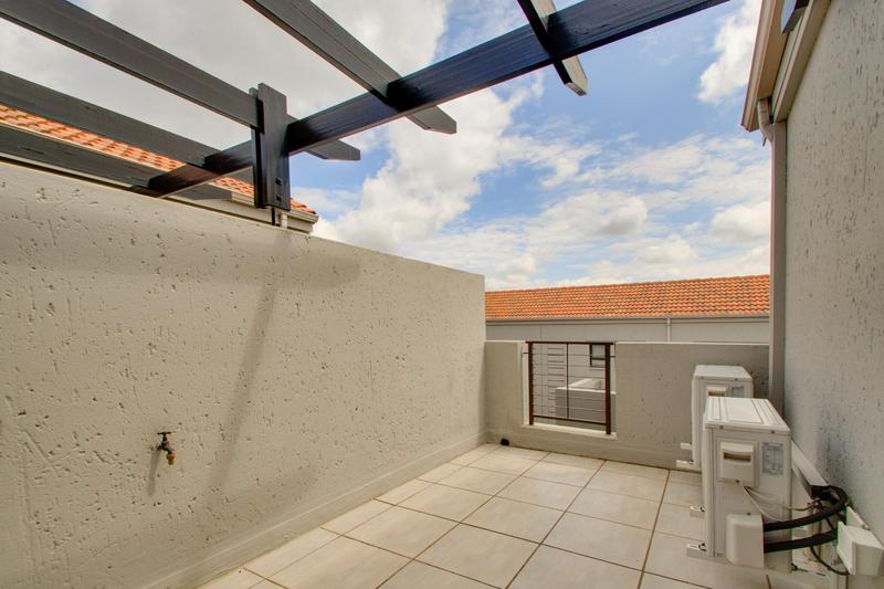 To Let 1 Bedroom Property for Rent in Fourways Gauteng