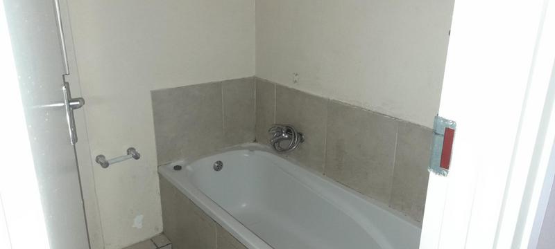 2 Bedroom Property for Sale in Buccleuch Gauteng