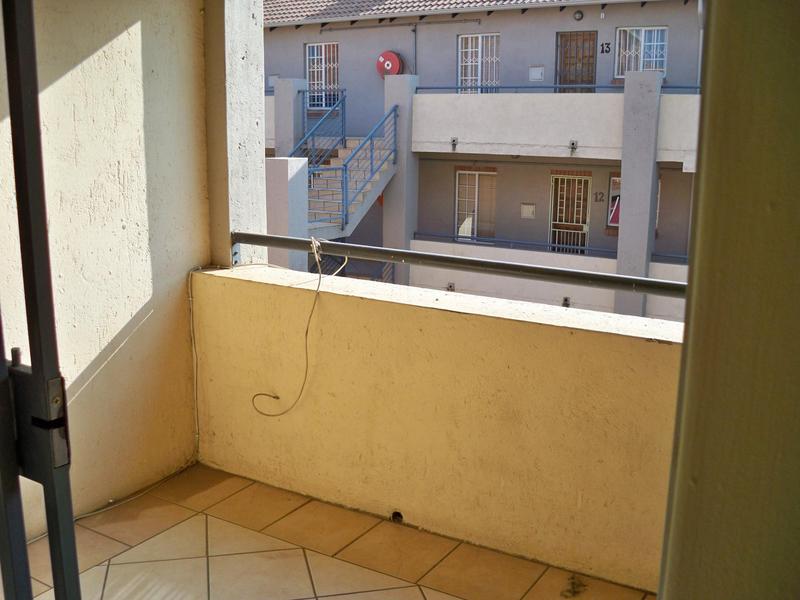 To Let 2 Bedroom Property for Rent in Die Hoewes Gauteng