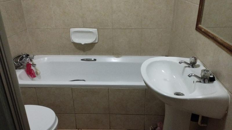 To Let 2 Bedroom Property for Rent in Die Hoewes Gauteng