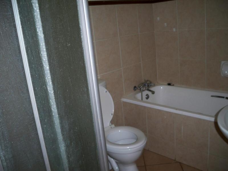 To Let 2 Bedroom Property for Rent in Die Hoewes Gauteng