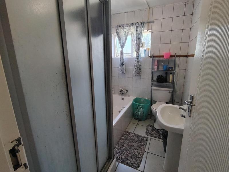To Let 2 Bedroom Property for Rent in Die Hoewes Gauteng