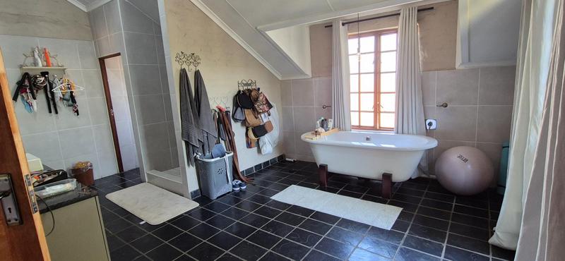 5 Bedroom Property for Sale in Cornwall Hill Gauteng