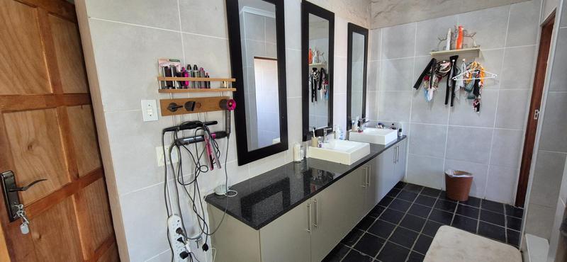 5 Bedroom Property for Sale in Cornwall Hill Gauteng