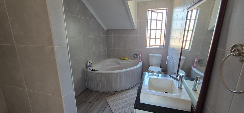 5 Bedroom Property for Sale in Cornwall Hill Gauteng