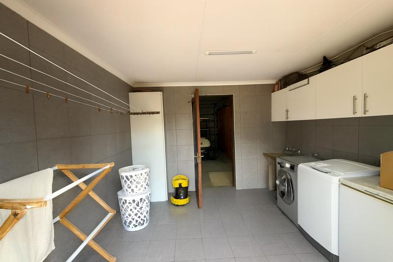 5 Bedroom Property for Sale in Blue Valley Golf Estate Gauteng