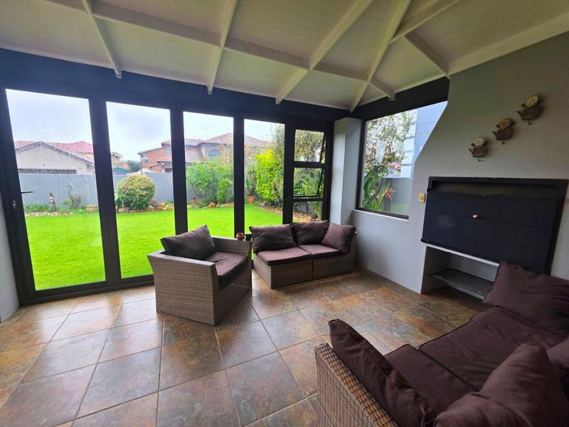 4 Bedroom Property for Sale in Glen Eagle Estate Gauteng