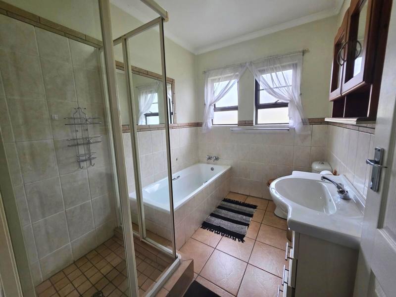 4 Bedroom Property for Sale in Glen Eagle Estate Gauteng