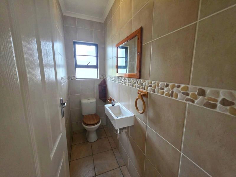 4 Bedroom Property for Sale in Glen Eagle Estate Gauteng