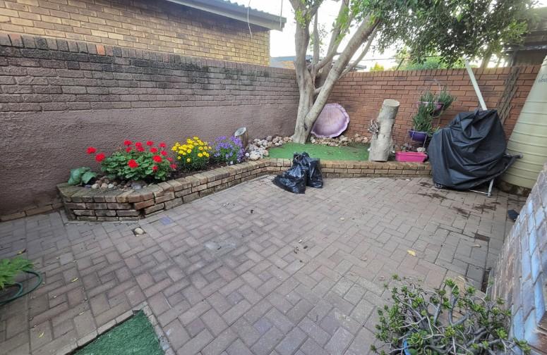 4 Bedroom Property for Sale in Elardus Park Gauteng