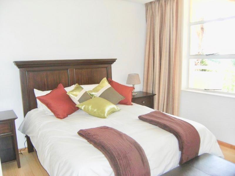 To Let 1 Bedroom Property for Rent in Sandhurst Gauteng