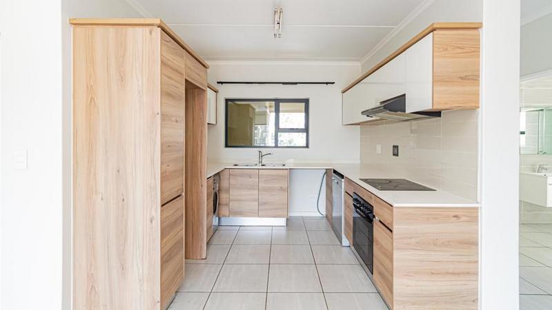 To Let 2 Bedroom Property for Rent in Waterfall Gauteng