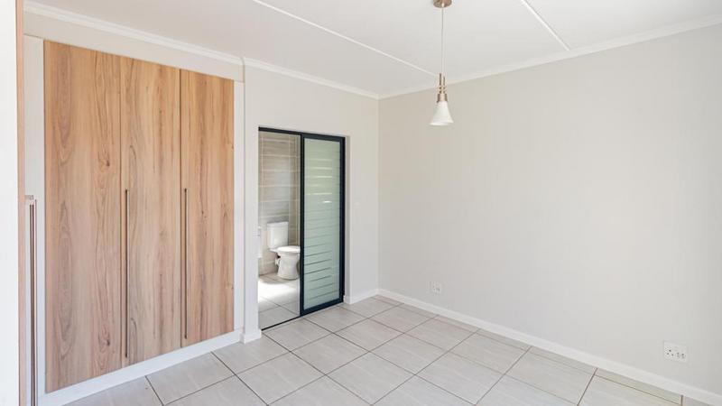 To Let 2 Bedroom Property for Rent in Waterfall Gauteng