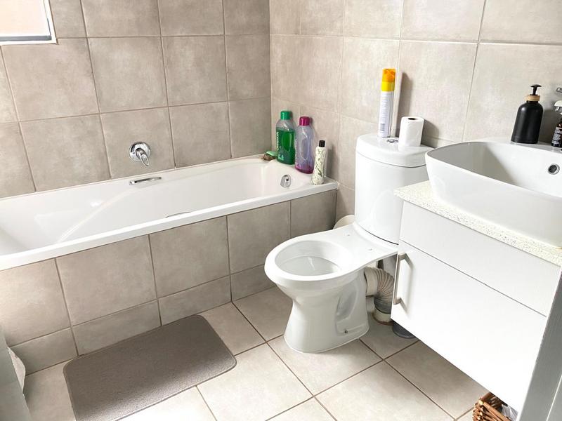 2 Bedroom Property for Sale in Witpoortjie Gauteng