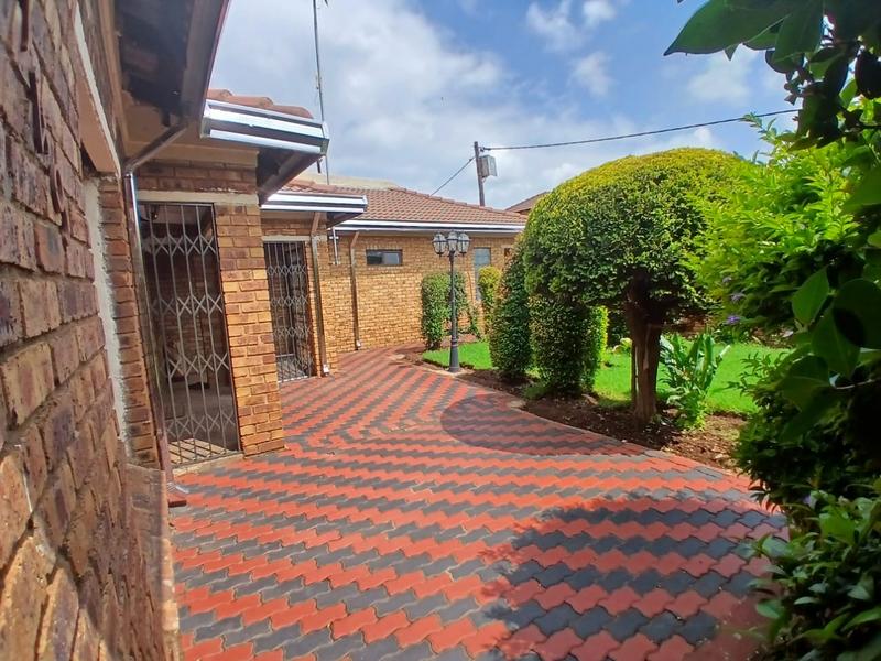 3 Bedroom Property for Sale in Rondebult Gauteng