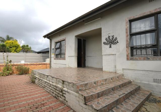 5 Bedroom Property for Sale in Geduld Gauteng