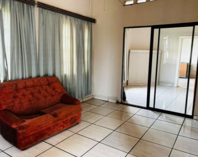 5 Bedroom Property for Sale in Geduld Gauteng