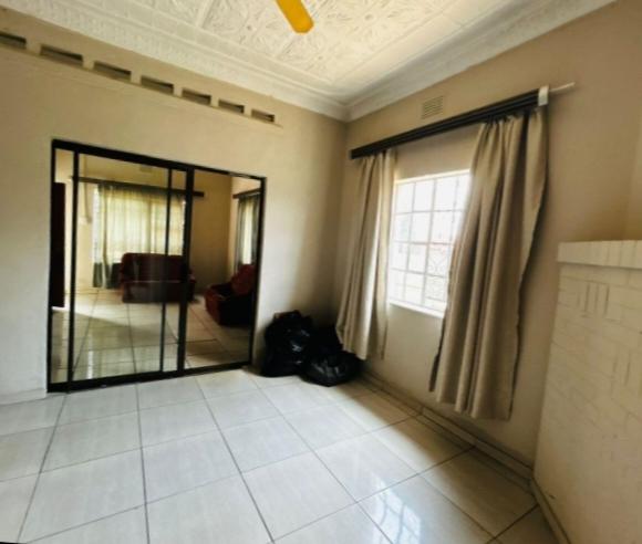 5 Bedroom Property for Sale in Geduld Gauteng