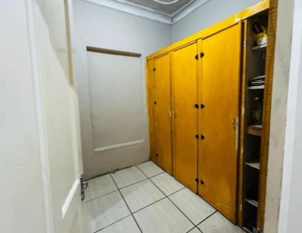 5 Bedroom Property for Sale in Geduld Gauteng