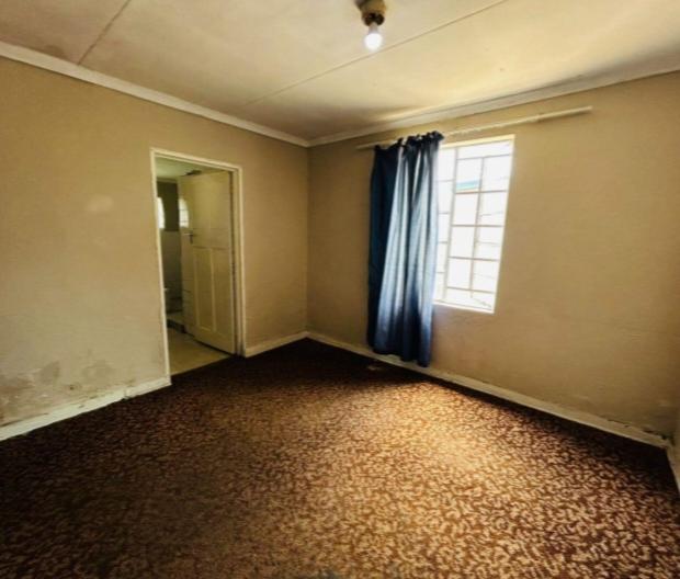 5 Bedroom Property for Sale in Geduld Gauteng