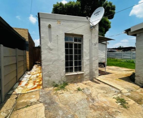 5 Bedroom Property for Sale in Geduld Gauteng